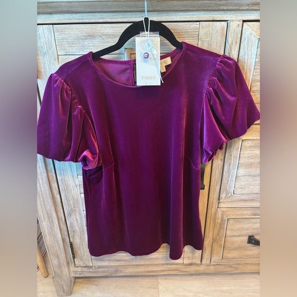 Parker Women’s Beyond Fuschia Velvet Short Sleeve Top Size M NWT - Picture 2 of 6